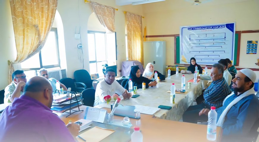 مدير تربية صيرة يناقش مع مؤسسة الهجرة سبل تحسين العملية التعليمية بالمديرية