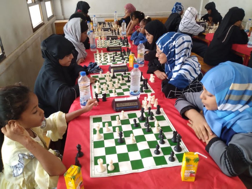 في إطار الانشطة المدرسية غدا انطلاق بطولة الشطرنج الفرديه بمجمع الفتح للبنات بخنفر. 