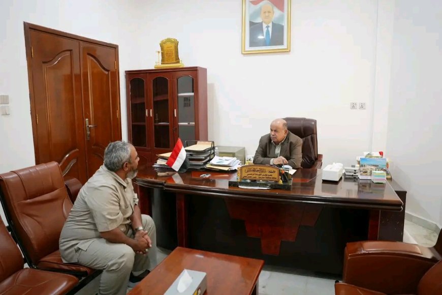 عضو مجلس القيادة محافظ حضرموت يطّلع على نشاط المعهد الديمقراطي الوطني ويؤكد دعم تأهيل القيادات الشابة وتعزيز العمل المدني