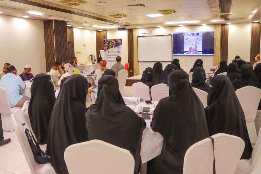 المدير باعبّاد يطلع على أعمال مشروع الشهادات الدولية المهنية في التدريس (IPTC) بحضرموت