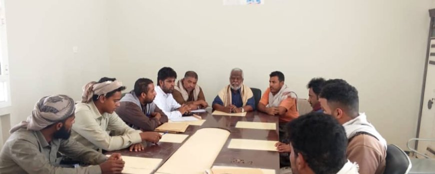 مدير عام مديرية ميفعة يوجه بسرعة إنجاز العمل في دفاعات حماية الأراضي الزراعية في ميفعة القديمة