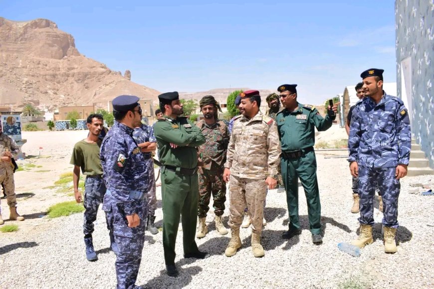 مدير أمن حضرموت الوادي والصحراء يتفقد جاهزية شرطة الدوريات وأمن الطرق ومعسكري القطن والسويري