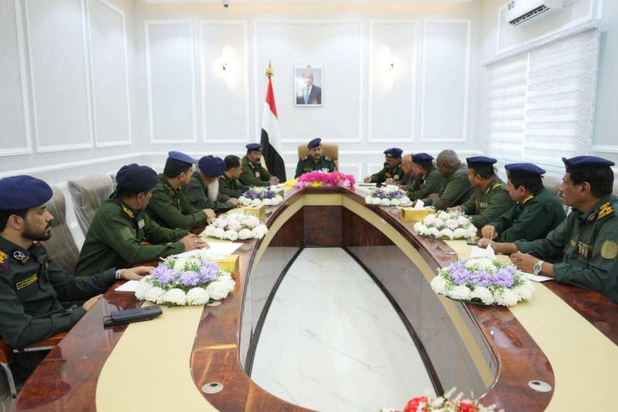 وزير الداخلية اللواء حيدان يترأس اجتماعاً لوكلاء ومدراء عموم الوزارة في العاصمة المؤقتة عدن لمناقشة سير العمل وخطط الربع الثاني