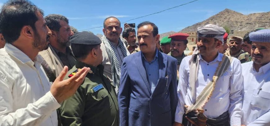 محافظ شبوة يقوم بزيارة تفقدية لمنطقة خورة، ويدشن اولى مشاريع الطرق "طريق الحجر خورة"