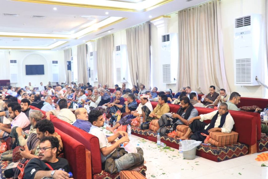 جموع المعزين يتقدمهم وزراء ومسؤولون يقدمون واجب العزاء للعميد السعيدي في وفاة والدته