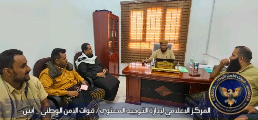 لقاء ودي يجمع قائد قوات الأمن الوطني بأبين بقيادات محلية وخدمية في أبين