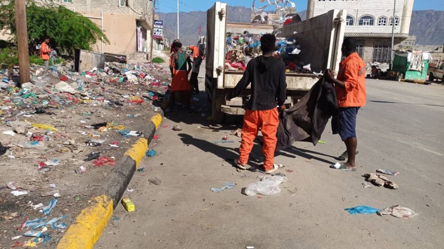 عمال النظافة في لودر يواصلون حملاتهم اليومية لتنظيف المدينة