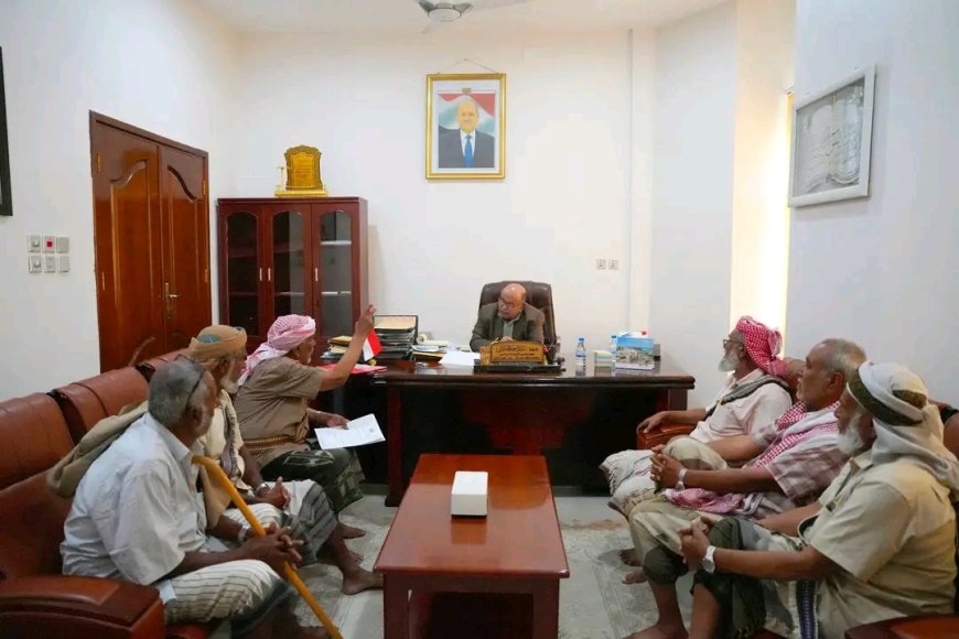 عضو مجلس القيادة محافظ حضرموت يلتقي وفداً من أبناء لبنة بارشيد والحسير ويطّلع على أبرز احتياجاتهم الخدمية