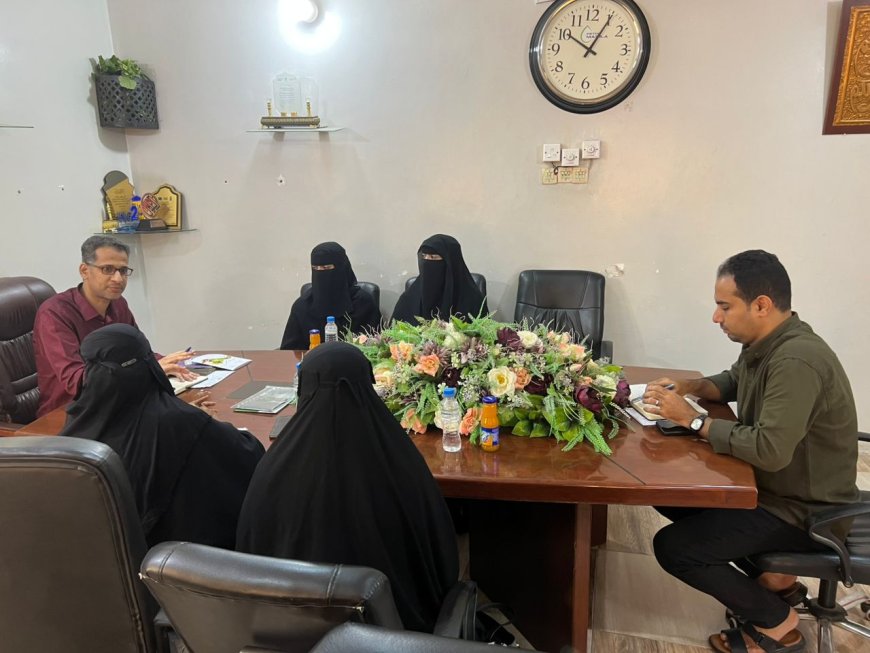 مدير عام الشؤون الاجتماعية بساحل حضرموت يطلع على أنشطة جمعية الأسرة السعيدة ويؤكد تعزيز الشراكة
