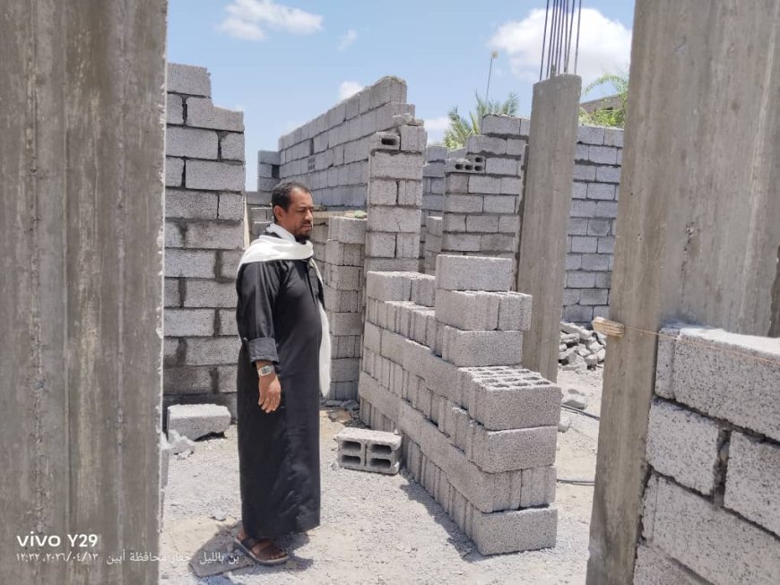 مدير عام مديرية خنفر "اليوسفي" يطّلع على مستوى الإنجاز في مشروع فصول مدرسة الخنساء بجعار