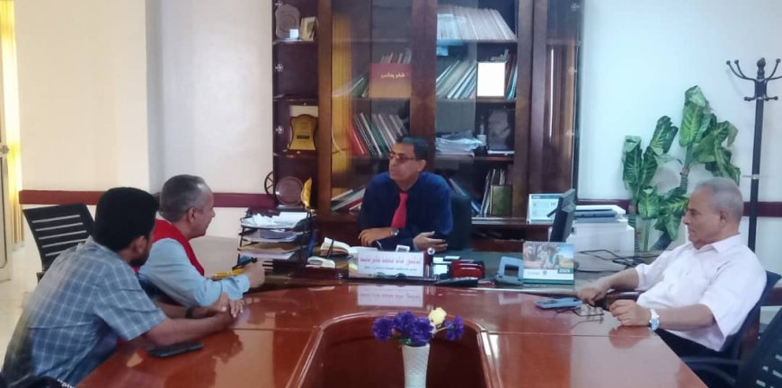 مدير عام مكتب الصحة بلحج يناقش مع الهلال الأحمر القطري استكمال تجهيزات مركز الغسيل الكلوي