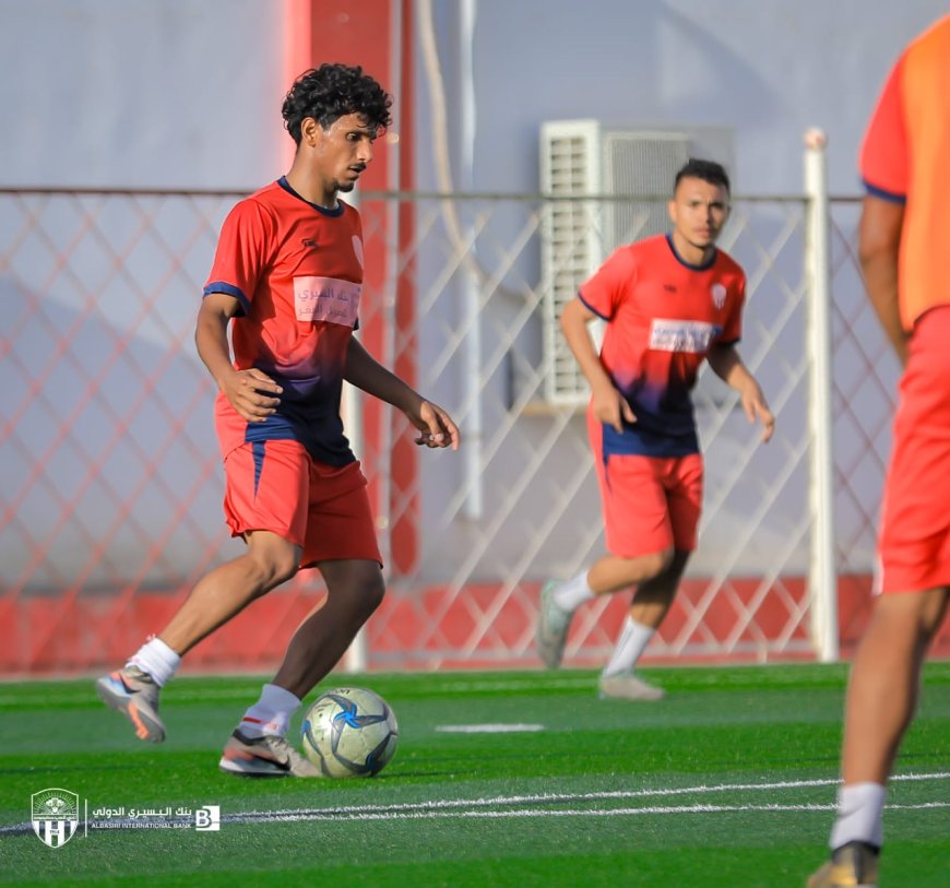 نادي شعب حضرموت يستأنف تدريباته على ملعب "المنهالي" بعد اختتام معسكره الإعدادي