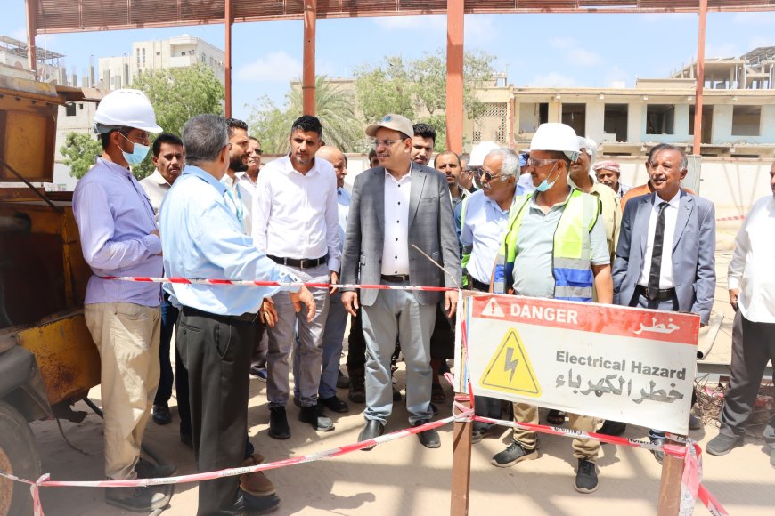 الوزير السقطري يتفقد سير العمل بمشاريع التأهيل للمرافق الزراعية والمختبر المركزي البيطري وسلامات الغذاء