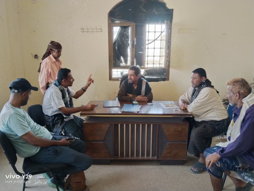 مدير عام خنفر "اليوسفي" يزور قسم شرطة الكود ويطّلع على سير العمل الأمني