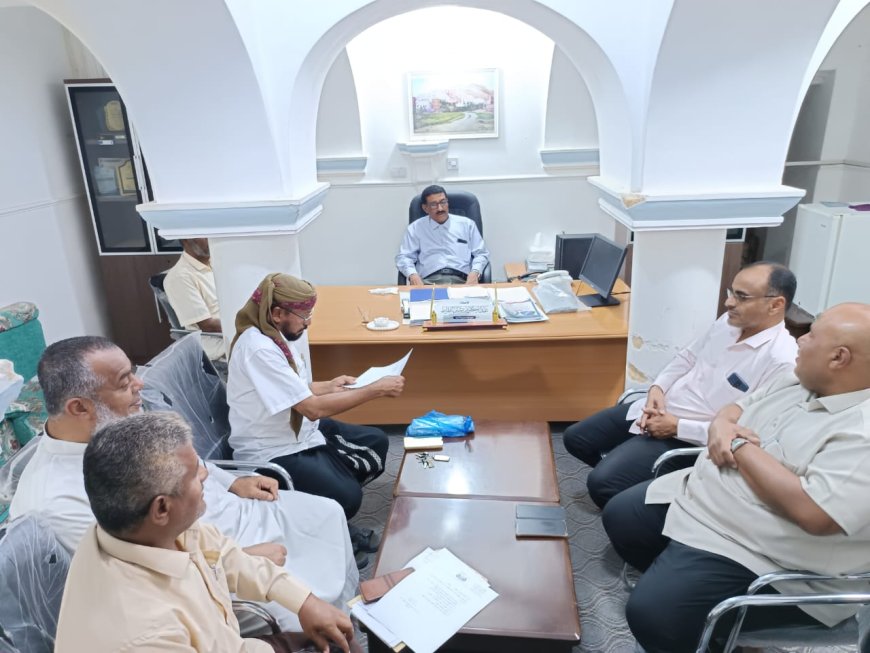 برئاسة مدير عام مديرية تريم.. لجنة المناقصات تعقد اجتماعًا للبت في مناقصة جهاز الكيمياء الحيوية