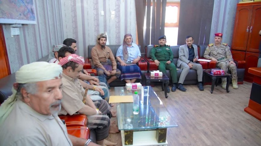 المحافظ بن الوزير يرعى لقاءً تاريخياً لمشائخ قبيلتي آل لحول وآل أسلم المصعبين ويؤكد على طيّ صفحة الماضي وتعزيز وحدة الصف