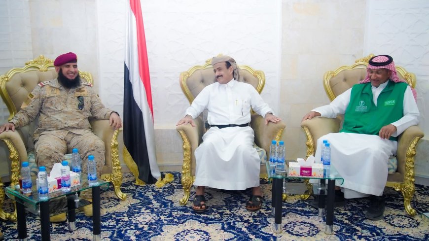 المحافظ بن الوزير يلتقي قائد قوات التحالف وفريق البرنامج السعودي ويشيد بدعم الأشقاء في المملكة
