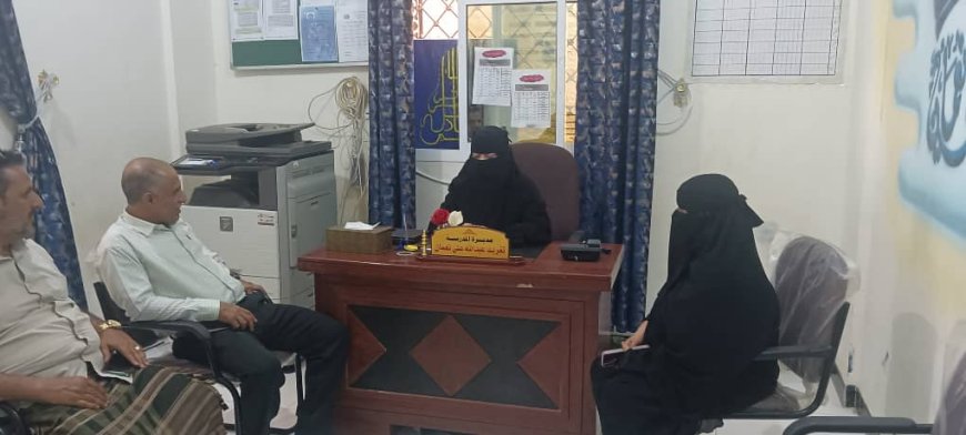 مدير تربية لحج يقوم بزيارة مفاجئة لمدرسة رؤيا المستقبل لتفقد العملية التعليمية