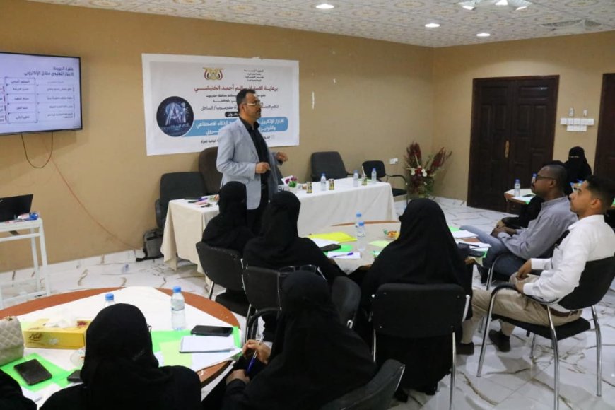 الوكيل الجيلاني يدشن دورة بالمكلا حول الابتزاز الإلكتروني وتعزيز الوعي بالأمن الرقمي