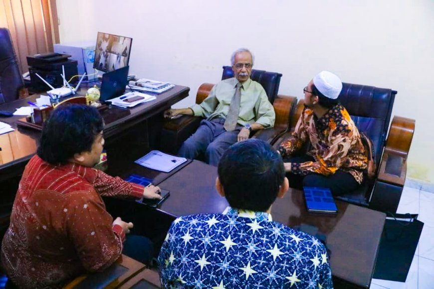 السفير البحسني يلتقي القائم بأعمال السفير الأندونيسي لدى اليمن غير المقيم لبحث سبل تعزيز وتطوير العلاقات بين البلدين