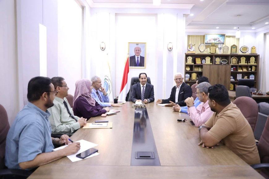 الوزير البكري يلتقي مدير مكتب شباب عدن "الجديد" ويؤكد دعم الأندية