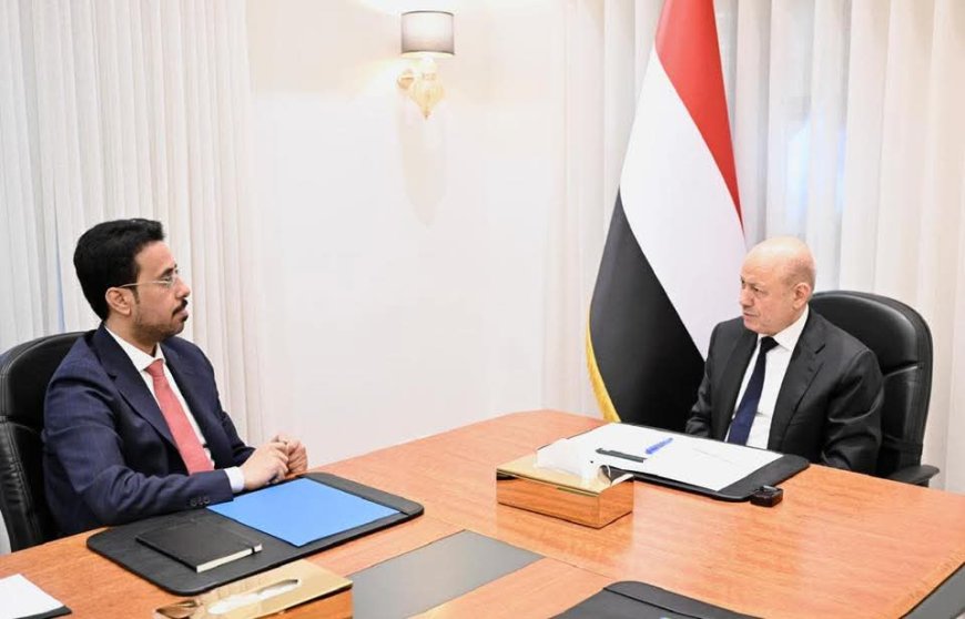 رئيس مجلس القيادة يؤكد اهمية نقل العلاقة بين المكونات والقوى الوطنية من التنافس إلى الشراكة