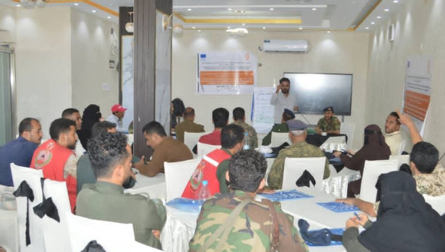 مصلحة الدفاع المدني ومنظمة "كير" ينظمان ورشة عمل لتطوير أنظمة الإنذار المبكر بتعز