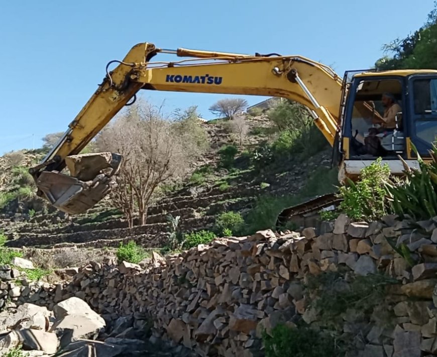 استئناف أعمال توسعة طريق الزغرور – رخمة بيافع رصد لتخفيف الازدحام المروري