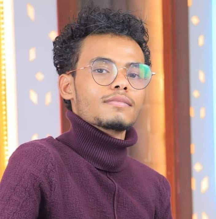 بائع الماء طفلٌ يحمل خريطة بلدٍ منهك تحت أظافره