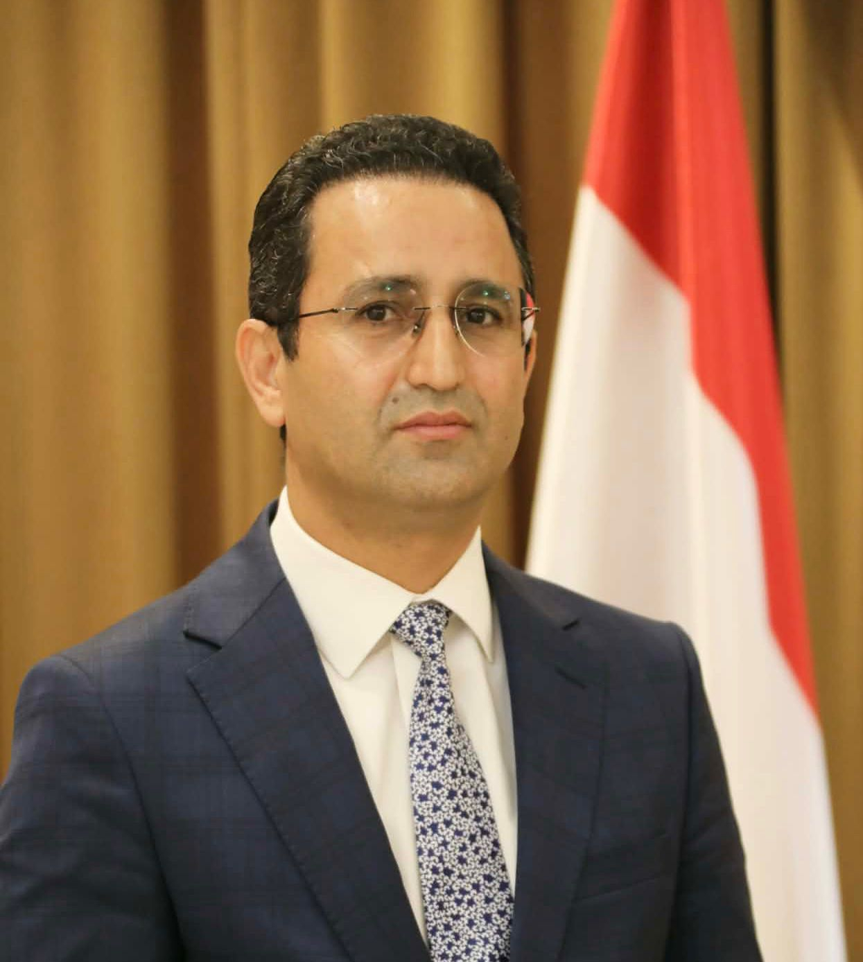 العليمي.. إدارة الأزمة بمنطق الدولة